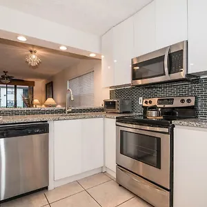 https://luxury-shorewalk-water-front-2-bedroom-2-bathroom-3mins.hotelstampa.org